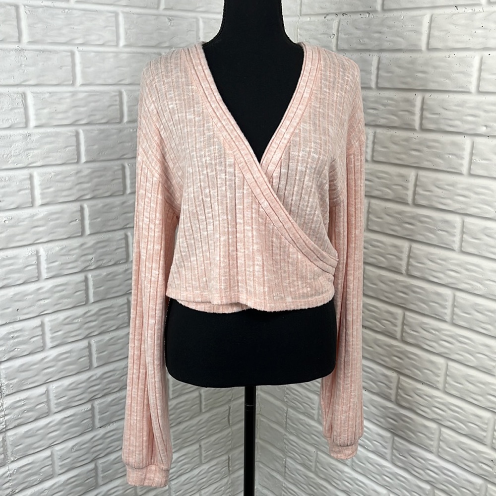 Forever 21 Bundle faux wrap top and Acemi pink velvet top both size L - Picture 2 of 9